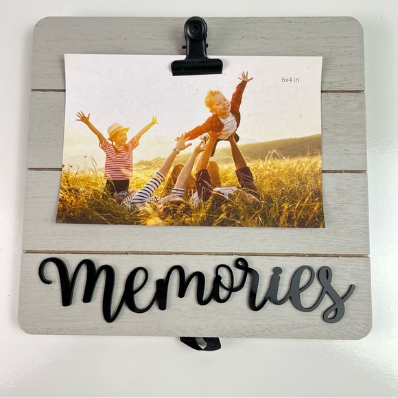 Gray Farmhouse Clip On Photo Frame w/ “Memories” Quote 4” x 6” Picture - Picture 3 of 6